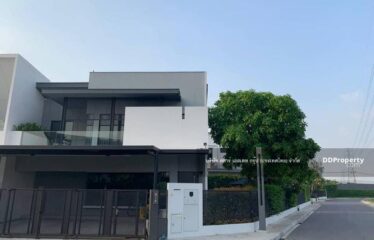 ขายด่วน! !! VIVE ทาวน์โฮม บางนา กม 7 หลังมุม ติดถนนหลัก วิว ทะเลสาบ และ สวนสวย โทร 061 979 2391